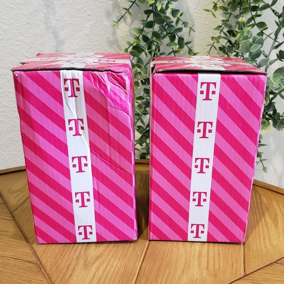 Set of 2 T-Mobile Holiday Collectible Etched 16oz Glasses (2023) NEW! - Picture 14 of 14